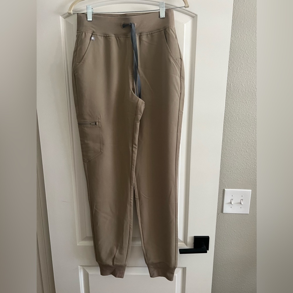Figs Tall High Waisted Jogger Scrub Pant small in Latte